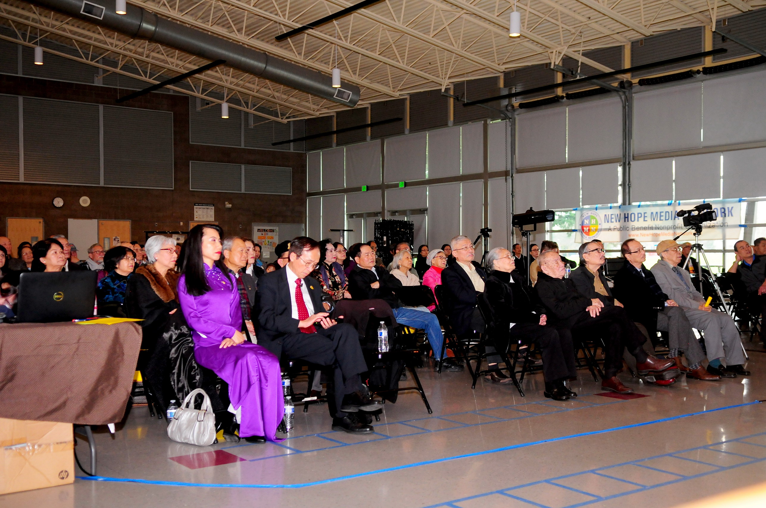 001C-hon 200 quan khach