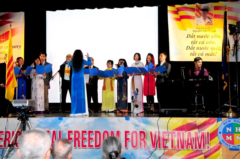 010-Hop Ca VN Que Huong Ngao Nghe-Hoai Trang