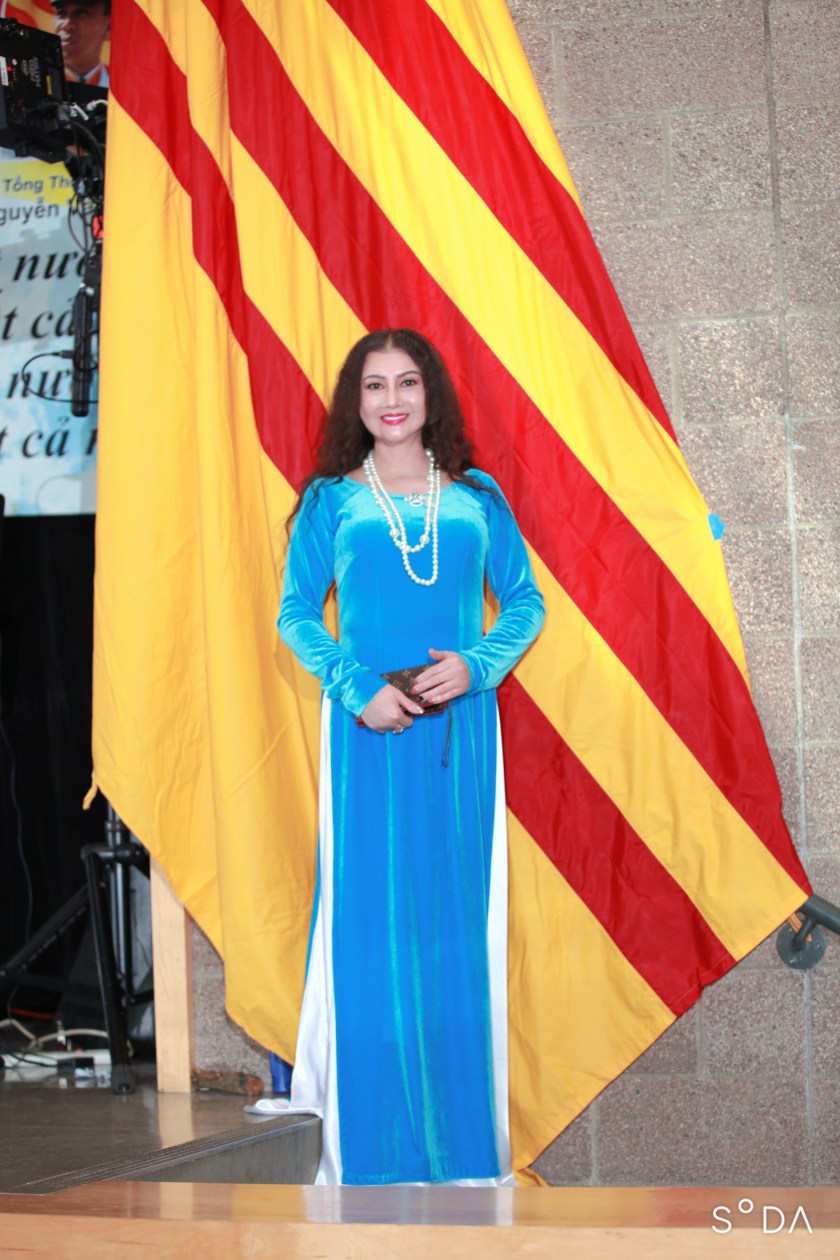 Hoa Hau Vu Hoai Trang-truoc gio khai mac